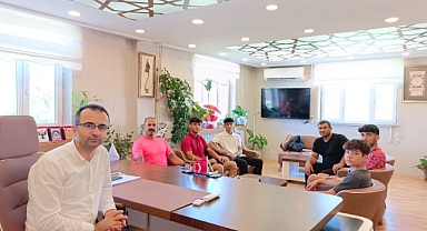 Şampiyon tenisçilerden Müdür Şahin’e Ziyaret