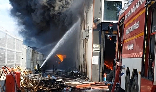 Sandalye fabrikasındaki yangına helikopterle müdahale edildi