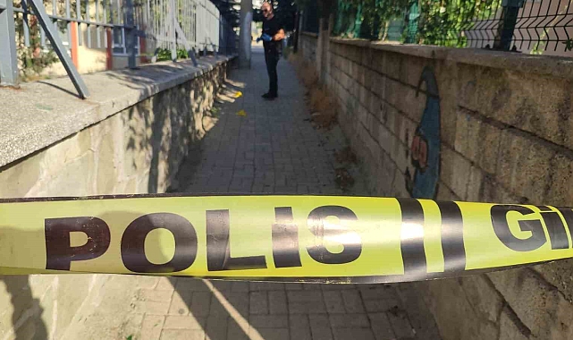 Silahla vurulan şahıs, polis otosunu durdurarak yardım istede