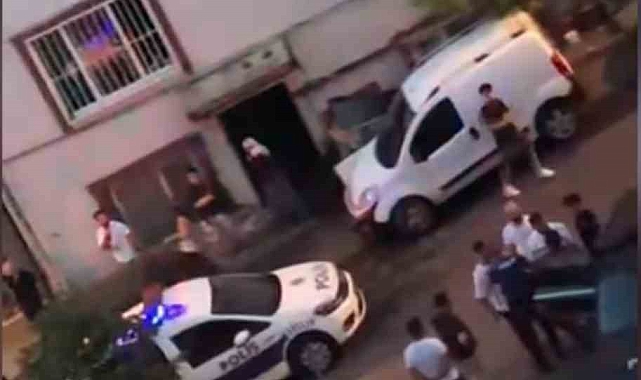 Sokakta &quot;mini etek&quot; kavgası