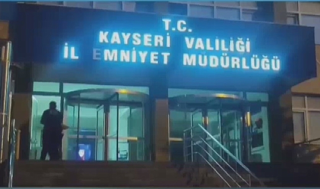 Şüphelenilen bir araçtan uyuşturucu çıktı, aranan firari yakalandı