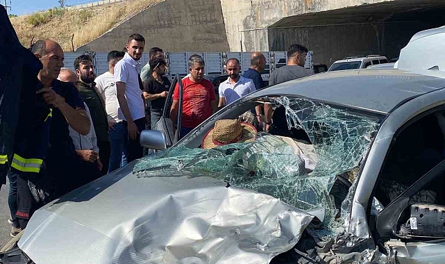 Tırla otomobilin çarpışması sonucu 6 kişi yaralandı