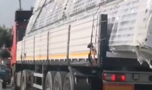 Trafikte tehlikeli yük taşıyan tıra bin 440 TL para cezası uygulandı