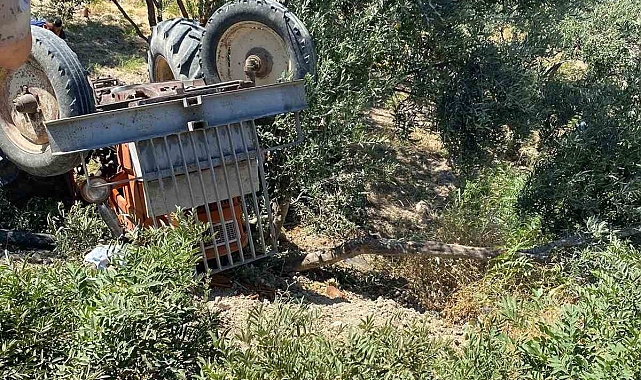 Uçarak ters dönen traktörün sürücüsü öldü.
