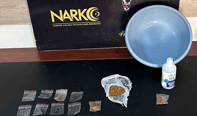 Uyuşturucu taciri çıkarıldığı mahkemece tutuklandı