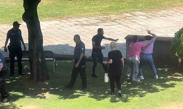 Valilik önünde boşanmak üzere olan eşini boğmaya çalıştı