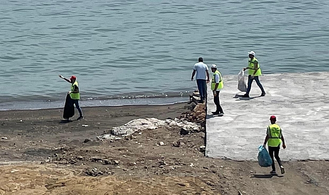 Van Gölü sahilinde yürütülen temizlik çalışmaları devam ediyor