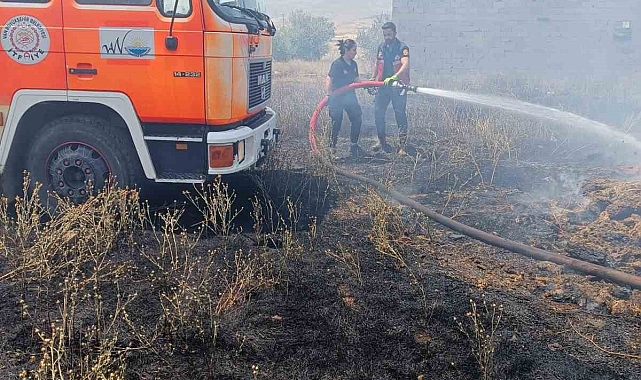 Van&#039;da çıkan anız yangını itfaiye tarafından söndürüldü