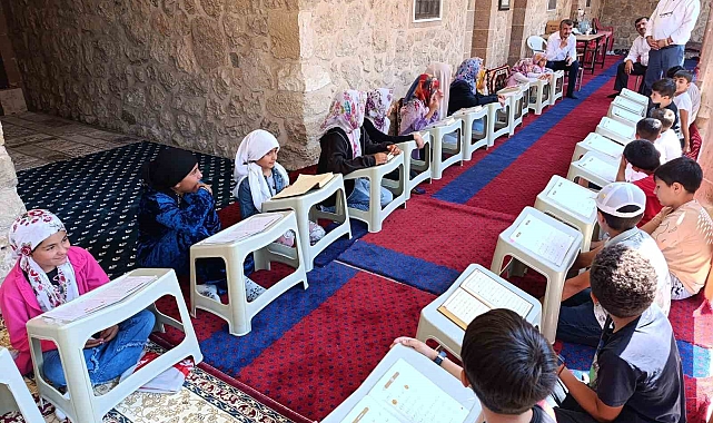 Van&#039;da çocuklar, hüsn-i hat sanatını öğreniyor