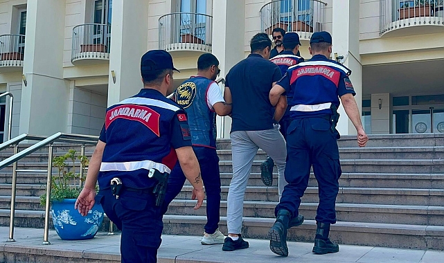 Yabancı turist hırsız yakayı ele verdi