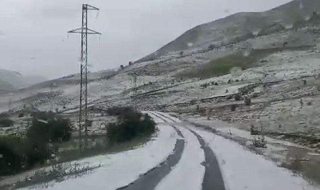 Yaz ortasında yüksek kesimlerde adeta kışı yaşıyorlar