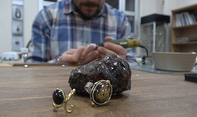 Yıllarca yöre halkı tarafından çıra olarak yakılan &#039;Kehribar&#039; işlenerek ülke ekonomisine katkı sağlıyor