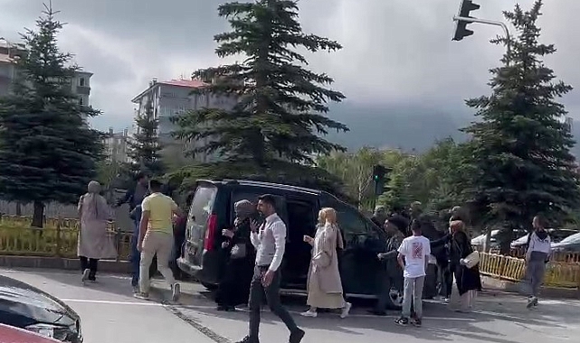 Yol verme tartışması, bir anda kavgaya dönüştü