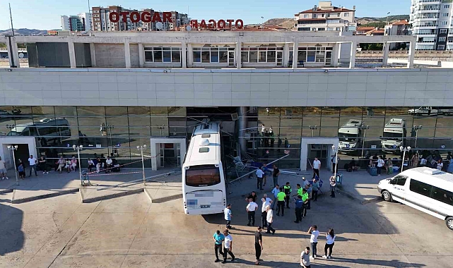 Yolcu otobüsü otogara daldı