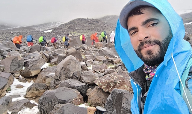 Zirve tırmanışı yapan dağcılar, 4 bin 200 metreden geri dönmek zorunda kaldı