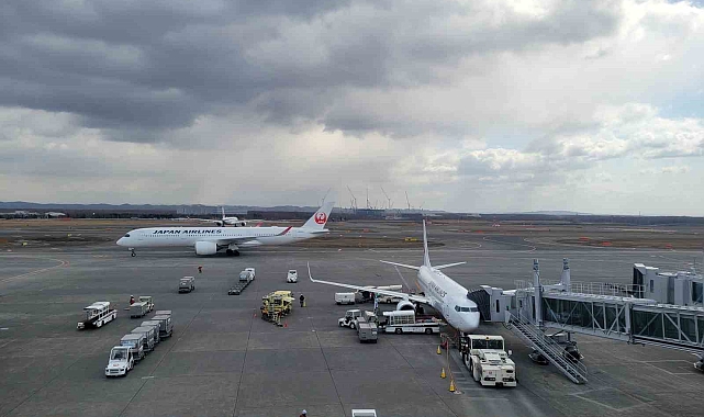 2 makas kayboldu, 36 uçuş iptal edildi 201 uçuşta gecikme yaşandı