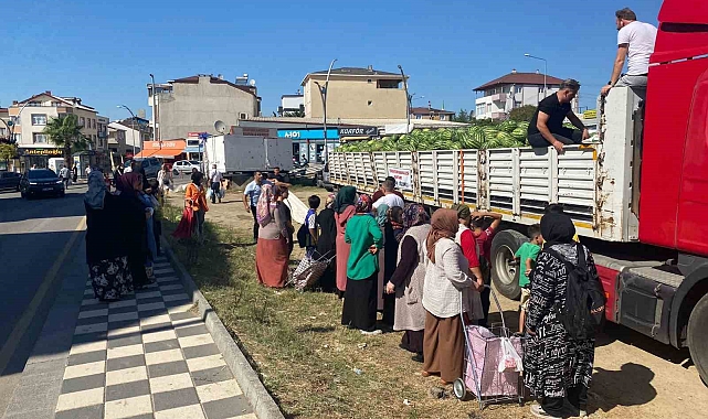 27 ton karpuzu mahalleye dağıttı