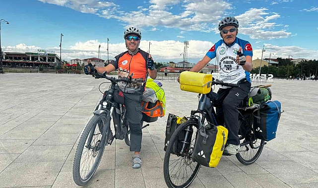 70 yaşındaki Kadir Yıldırım, 40 yıl önce görev yaptığı Ağrı'ya bisikletiyle ulaştı