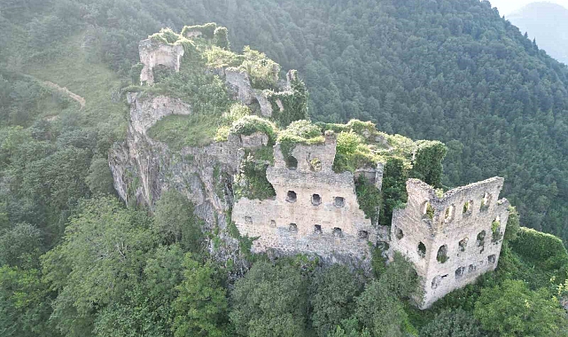 752 yılında yapıldığı tahmin edilen Kuştul Manastırı görenleri şaşırtıyor