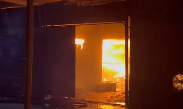 Adana&#039;da Mobilyacılar Sitesi&#039;nde yangın çıktı