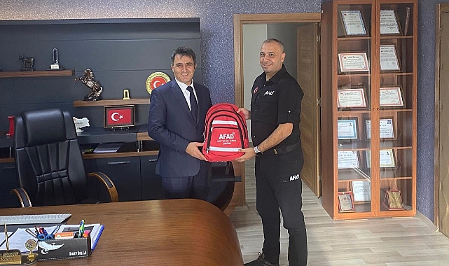AFAD Müdürü Deniz’den Genel Sekreter Çarman’a Afet ve Acil Durum çantası