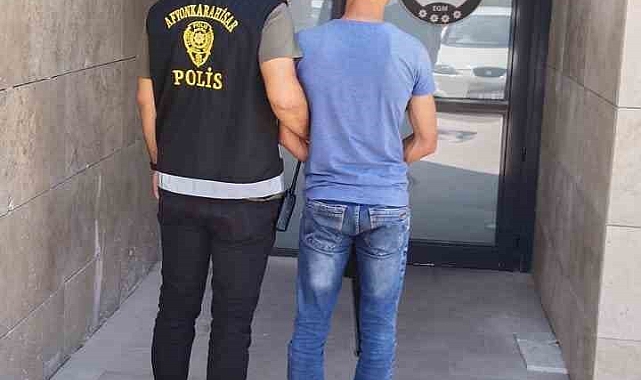 Afyonkarahisar&#039;da, dolandırıcılık suçundan aranan şahsı polis yakaladı