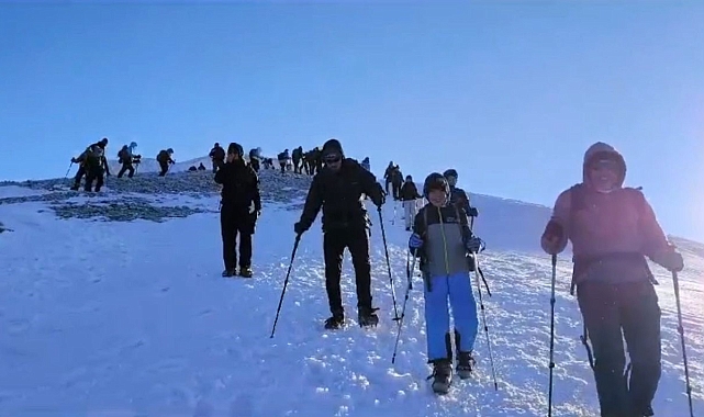 Ağrı Dağı dağcıları ağırlamaya devam ediyor