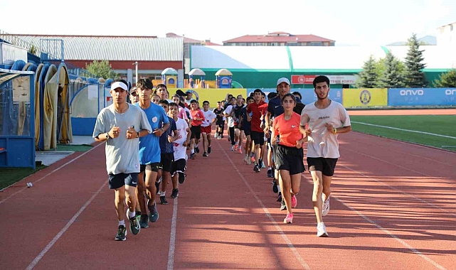 Ağrı&#039;da yaz boyu 8 bin genci sporla buluştu