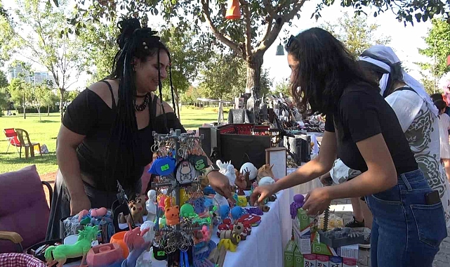 Alışveriş şenliğinde 100 kadın el emeği sergilendi