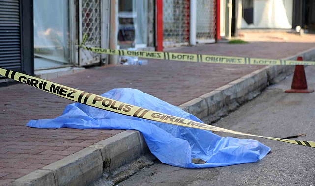 Antalya&#039;da, genç kadın kaldırımda ölü bulundu