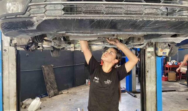 Arabalara duyduğu ilgi onu motor ustası yaptı, Burdur sanayisinin tek kadın ustası oldu