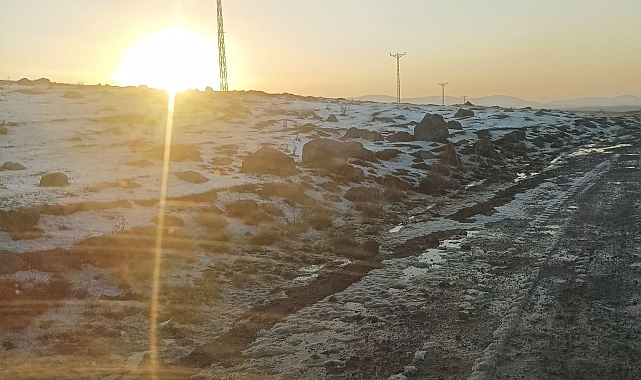 Ardahan beyaza büründü, Ağustos ayında şaşırtan görüntü