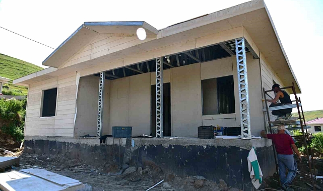 Ardahan'da depremde hasar gören konut ve ahırların inşası devam ediyor