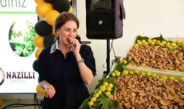 Aydın'ın Nazilli ilçesinde sezonun ilk kuru inciri kilosu 600 TL'den alındı