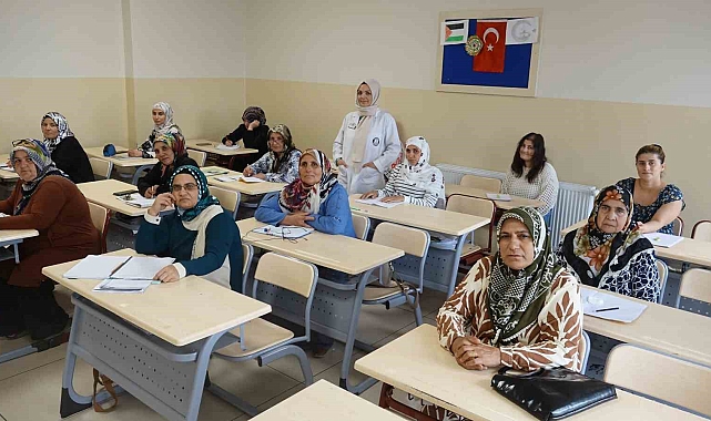 Azimli kadınlar yıllar sonra okuma yazma öğrendi