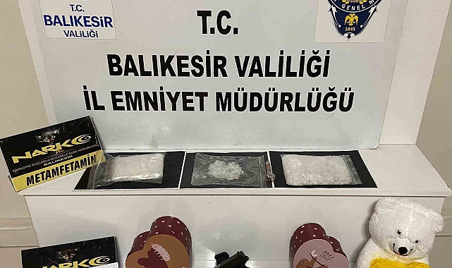 Balıkesir&#039;de düzenlenen uyuşturucu operasyonunda 422 gram metamfetamin ele geçirildi