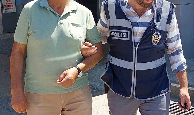 Balkondaki eşine baktığı için hastane otoparkında bir kişiyi bıçakladı