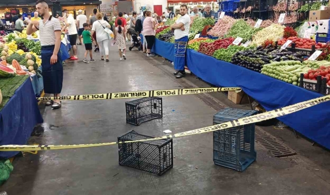 Başakşehir&#039;de pazarcıların yer kavgası: 1 yaralı