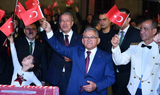 Başkan Büyükkılıç: &quot;Cumhuriyetimizi taçlandıracak eserlerle Türkiye&#039;mizi buluşturmak, şehrimizi buluşturmak hepimizin görevi&quot;