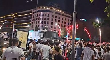 Batman'da Starbucks şubesine saldırı