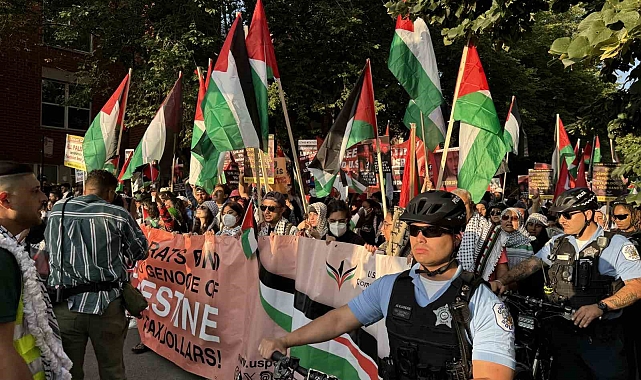 Binlerce Filistin yanlısı, Demokrat Parti Kongresi&#039;ni protesto etti