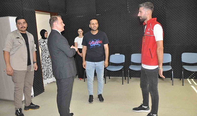 Bulanık Kaymakamı Koşansu geçlik merkezini ziyaret etti