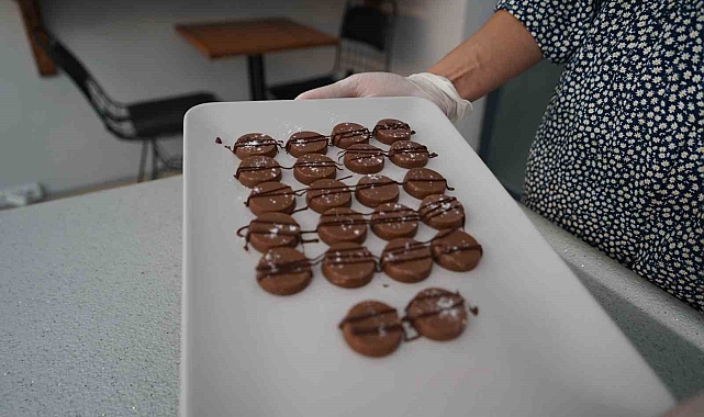 Çankırı'nın meşhur kaya tuzundan çikolata yaptı