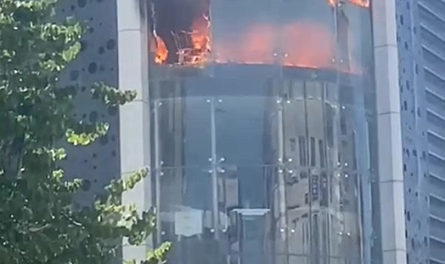 Çerkezköy'de bir AVM alev alev yandı