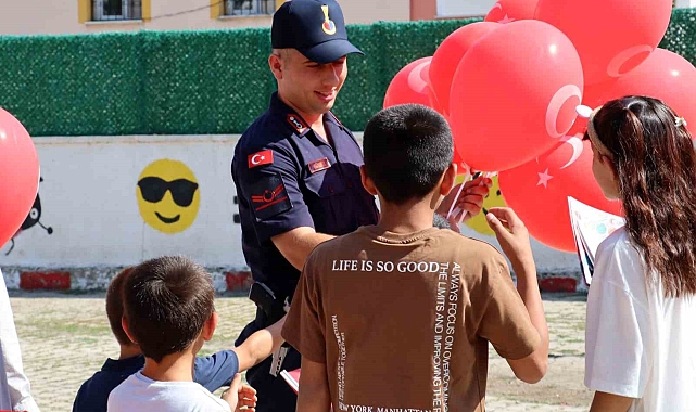 Çocuk Evleri Sitesi&#039;nde bulunan çocuklara jandarma mesleği tanıtıldı