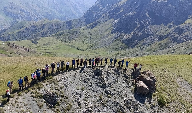 Dağcılar Mamakar Dağına Tırmandılar