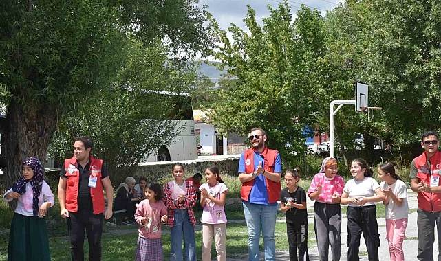 &quot;Damla Gönüllülük Hareketi Projesi&quot; ile minik yüreklere dokundular