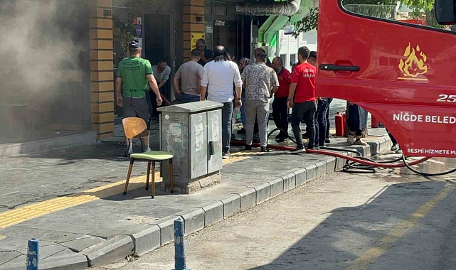 Dönerci dükkanında çıkan yangın, büyümeden söndürüldü
