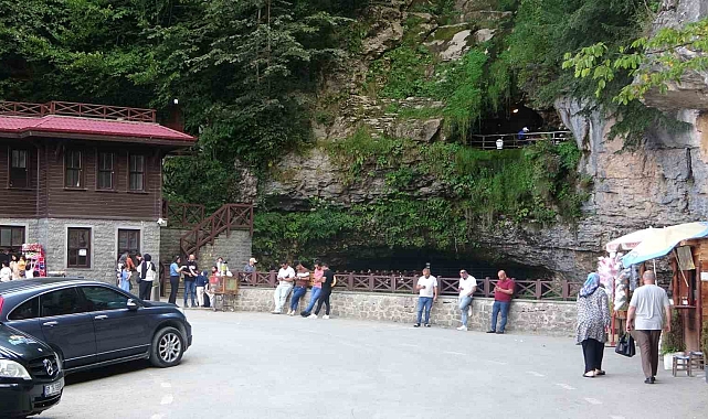Dünyanın en uzun ikinci mağarasını görmek için binlerce kilometrelik yoldan geliyorlar