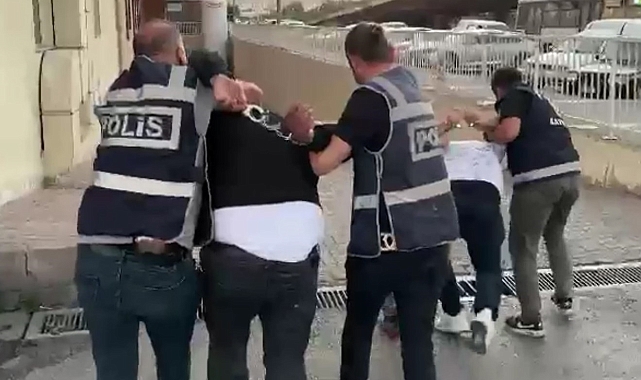&#039;Dur&#039; ihtarına uymayıp kaçarken polise çarpan şahıslar yakalandı